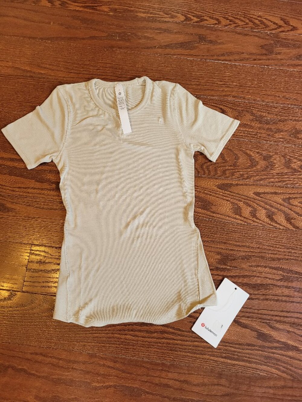 NWT Lululemon Hold Tight Short Sleeve Top Women Sz 4 Light Cream Ribbed Stretch
